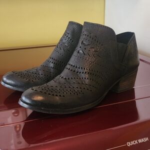 Coldwater Creek Walk with Me Booties Size 7.5 M / black Leather Upper / GUC